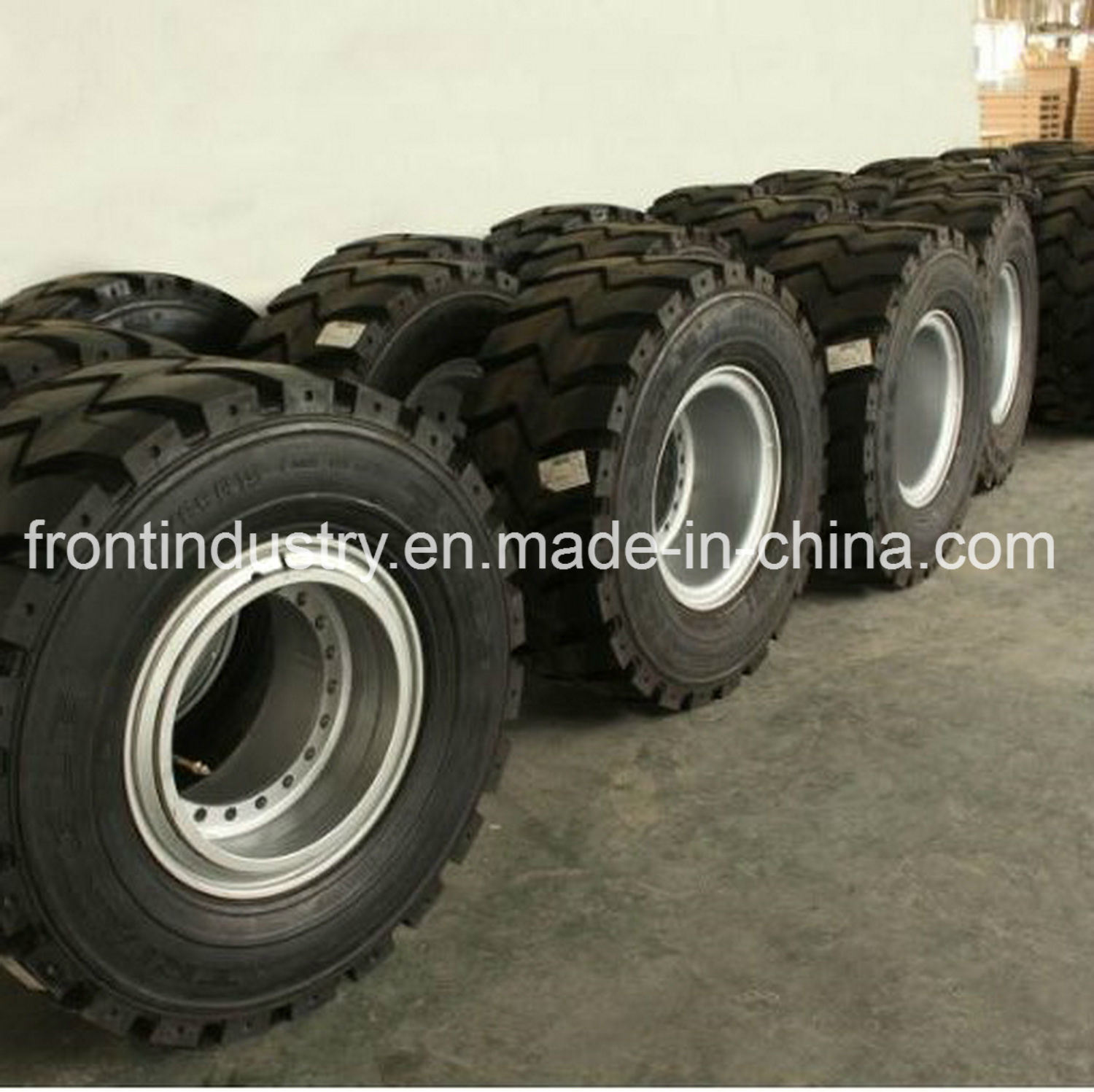 Polyurethane Filling Tyre Designed with Extra Deep Tread