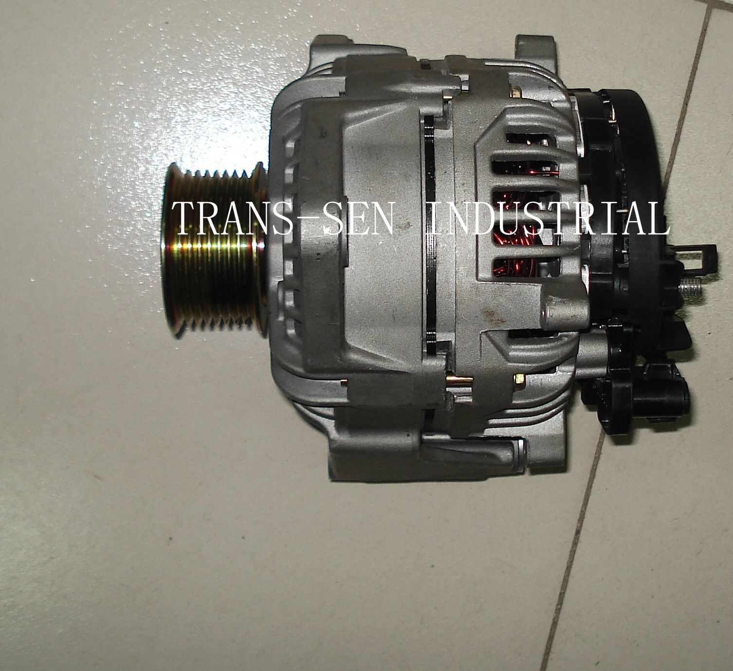 Bosch 24V 80A Auto Alternator Used in Ford Car (0124555029)